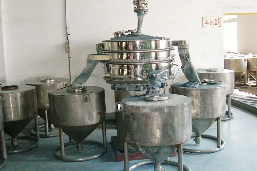 振蕩篩主要特點(diǎn):換網(wǎng)容易,全封閉模式粉末不飛揚(yáng),可連續(xù)作業(yè)